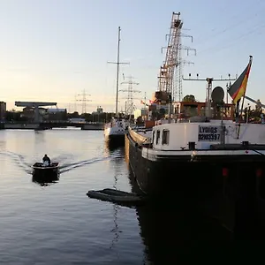 Botel Schiffshotel Schlafen Im Hafen, Hamburg